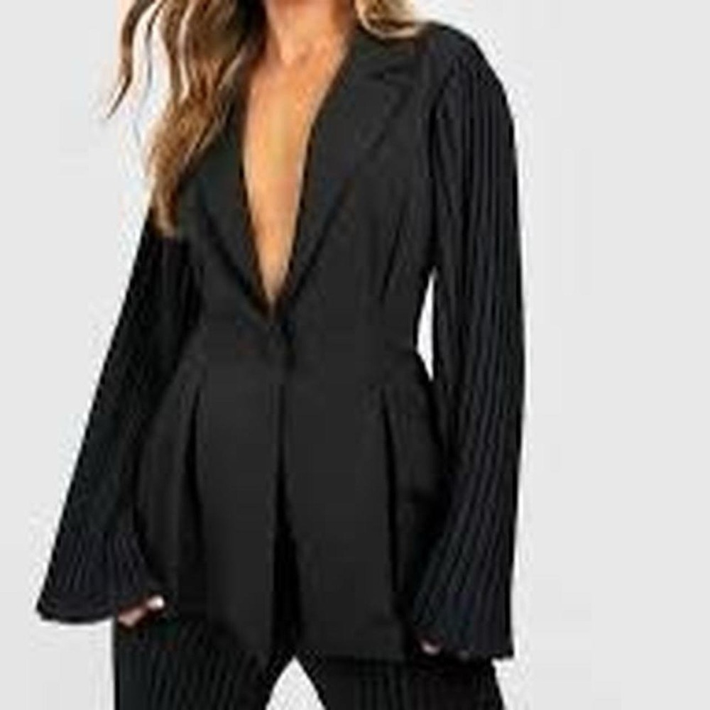 UOOZEE Women's Black High Fashion Flared Sleeve Tailored Blazer Suit Jacket